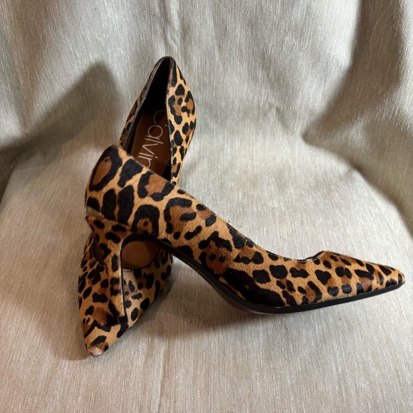 CALVIN KLEIN Sz 8 Leopard Print Pony Hair Pumps Heels Gold Tag NWOT - Picture 2 of 10